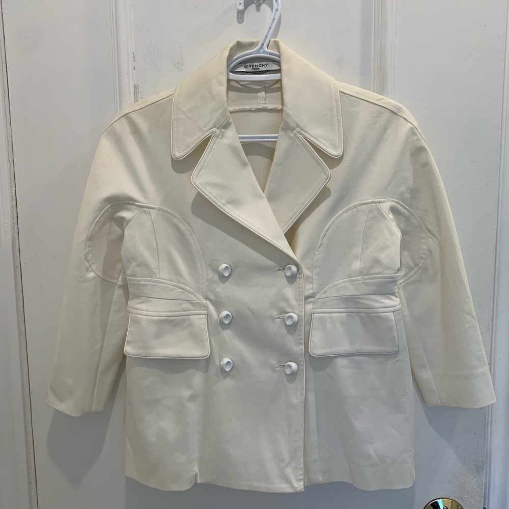 Authentic Givenchy off-white short cotton jacket. Size 38
